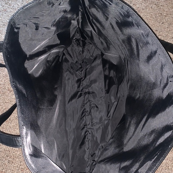 VICTORIA’S SECRET LIMITED EDITION 2021 CARRYALL RED & BLACK BUFFALO PLAID TOTE - Picture 4 of 5